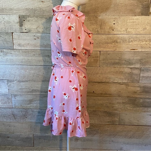 🛍️3/$30 Renamed  frilly ruffled pink floral retro wrap dress in size small - Picture 4 of 9